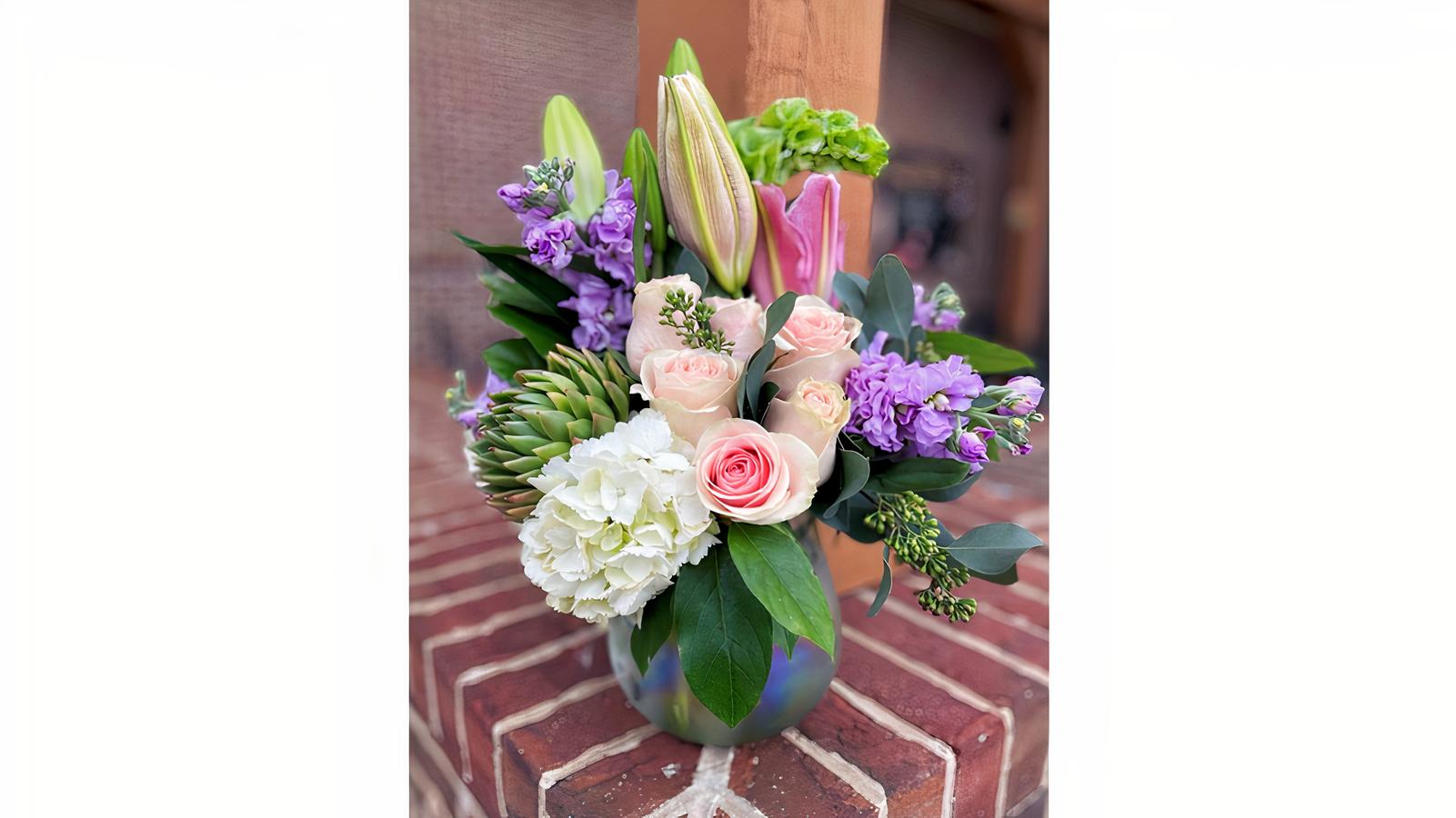 rob + rose Family Homestead (105 Bella Vista Drive) Floral Delivery -  DoorDash