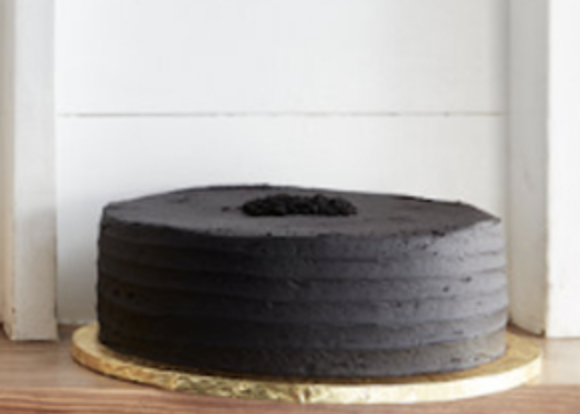 We Made a Star Gilded Blackout Cake at Ovenly's Studio ONE54 - Greenpointers