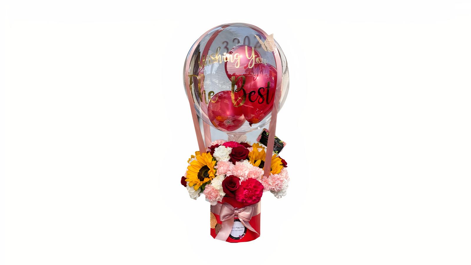 050- Happy Birthday Flower Arrangement Decorated with Red and Golden Roses  and a Personalized big Happy B-Day Balloon/ Arreglo Floral Decorado con  Rosas Rojas y Doradas y un Globo Grande Personalizado 